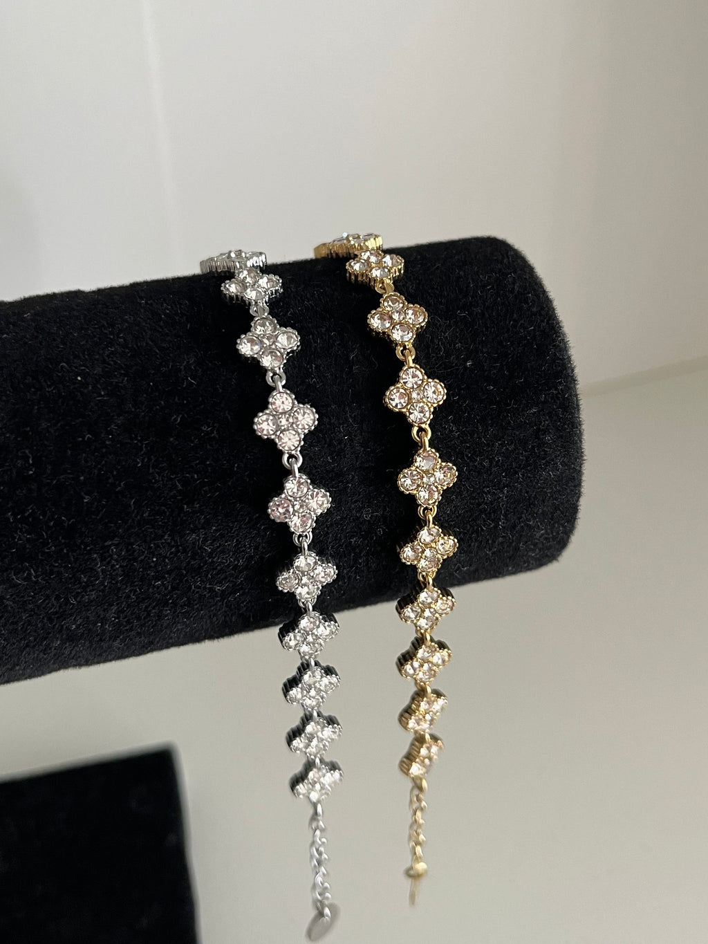 Bracelet trèfle Pretty Nelsa en acier inoxydable résistant à l’eau